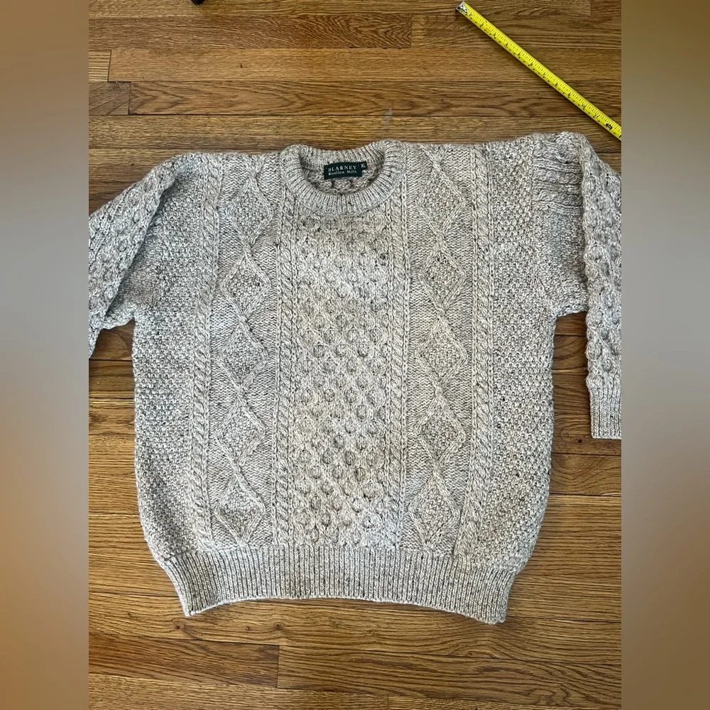 Men's Classic Cream Cable Knit Sweater - Picture 4 of 10